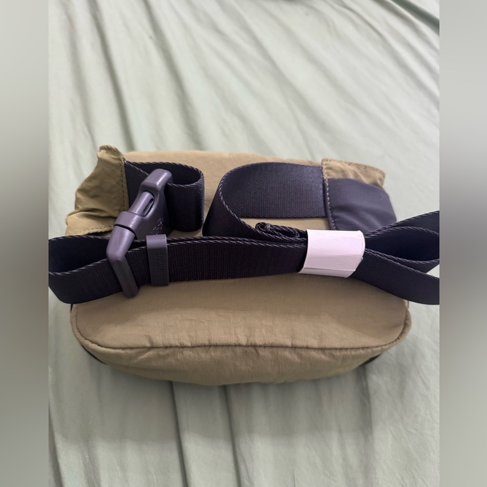 NWOT BRAND NEW lululemon clean lines belt bag - Picture 3 of 5